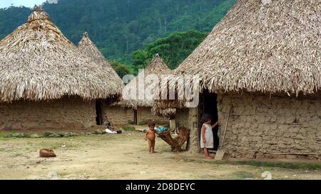 SIERRA DE SANTA MARTA, COLOMBIE - 27 novembre 2019 : village de Kogi dans la Sierra de Santa Marta, Colombie Banque D'Images