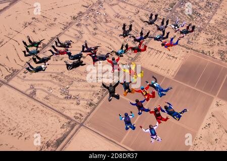 Formation de groupe d'équipe de parachutisme Banque D'Images