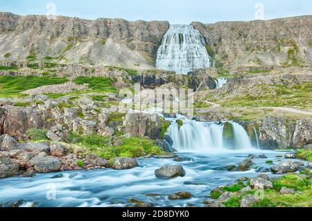 Dynjandi est la plus célèbre de cascade les Fjords de l'Ouest et l'une des plus belles chutes d'eau dans l'ensemble de l'Islande. En fait, c'est la cascade de Banque D'Images