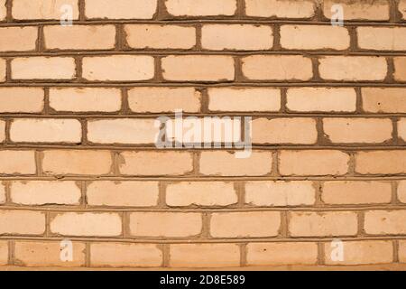 arrière-plan avec espace libre. texture d'un vieux mur de briques rugueuses. lignes lisses de briques claires. clôture en pierre en briques. arrière-plan urbain vintage hipster scandy (toile de fond, surface) pour le design graphique. Banque D'Images