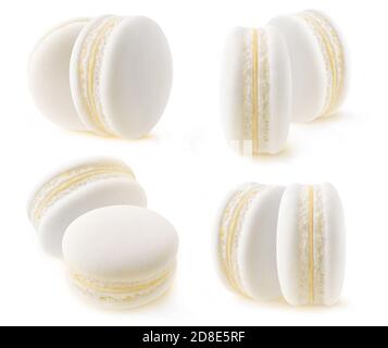 Collection de macarons blancs isolés. Deux macarons de vanille ou de noix de coco isolés sur fond blanc Banque D'Images