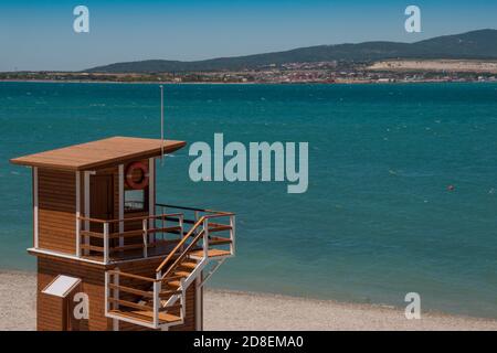 Point de sauveteur, une maison en bois sur la plage Banque D'Images