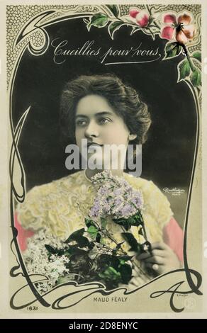 Carte postale vintage. Maude Fealy - carte postale française Reutlinger - « cueilli pour vous » - photo par Reutlinger 1905 - restaurée manuellement à partir de la carte postale originale par le photographe du Montana. Banque D'Images