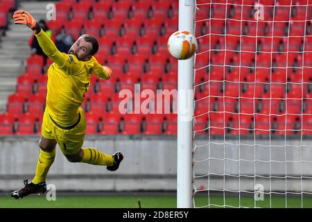 Prague, République tchèque. 29 octobre 2020. Le gardien de but Ondrej Kolar (Slavia) en action pendant la Ligue Europa de l'UEFA, 2e tour, groupe C, match: SK Slavia Praha vs Bayer 04 Leverkusen, le 29 octobre 2020, à Prague, République tchèque. Crédit : vit Simanek/CTK photo/Alay Live News Banque D'Images