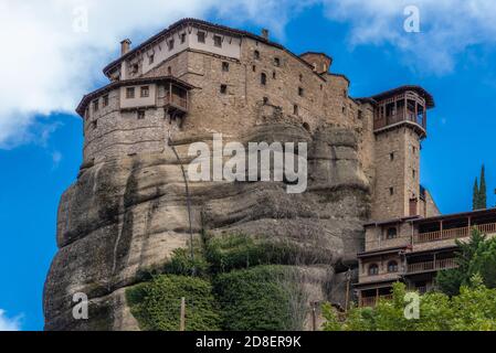 Monastère de Saint-Nicolas Anapuses dans la magnifique Meteora une formation de roche dans le centre de la Grèce accueillant l'un des plus grands et les plus précipitamment buil Banque D'Images