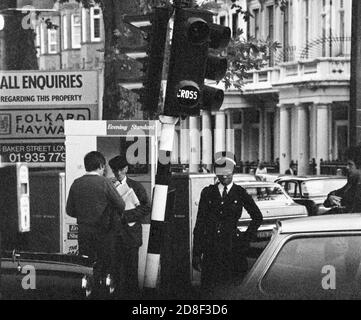 Un policier dans la rue. Londres 1971 Banque D'Images