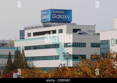 GUMI, GYEONGBUK, CORÉE DU SUD. 29 octobre 2020. 29 oct 2020-Gumi, Corée du Sud-A vue de l'usine de Samsung Electronic Smart phone à Gumi, Corée du Sud. Samsung Electronics Co. A repris pour la première fois en deux ans la première place sur le marché indien des smartphones, un rapport a montré jeudi, alors que le géant sud-coréen des technologies a bénéficié du sentiment anti-chinois et du marketing agressif dans ce pays. Credit: Ryu Seung-il/ZUMA Wire/Alay Live News Banque D'Images