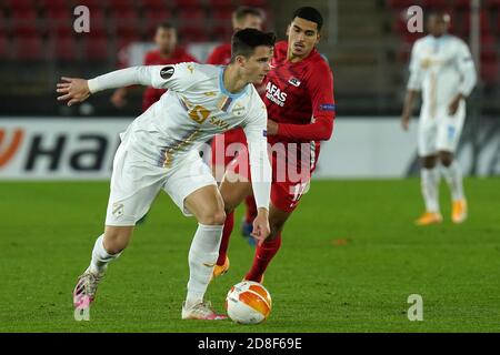 ALKMAAR, PAYS-BAS - OCTOBRE 29 : Hrvoje Smoliclof HNK Rijeka, Zakaria Aboukhlal d'AZ lors du match de l'UEFA Europa League entre AZ et Rijeka au stade de l'AFAs, le 29 octobre 2020 à Eindhoven, pays-Bas (photo de Henk Seppen/Orange Pictures) Banque D'Images