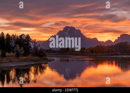 Oxbow Bend au coucher du soleil. Parc national de Grand Teton, Wyoming. Fin septembre. Banque D'Images