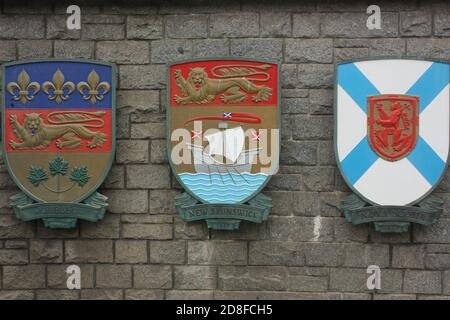 Les armoiries des provinces et des territoires à la fontaine de la Confédération, près de l'édifice de l'Assemblée législative de la Colombie-Britannique, à Victoria, en Colombie-Britannique. Banque D'Images