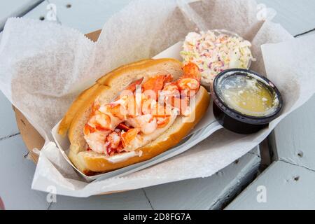 Rouleau de homard, McLoons Lobster Shack, South Thomasston, Maine, États-Unis Banque D'Images