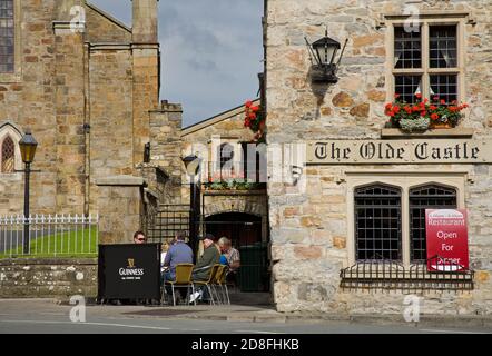 L'Olde Castle Bar, la ville de Donegal, comté de Donegal, Irlande Banque D'Images