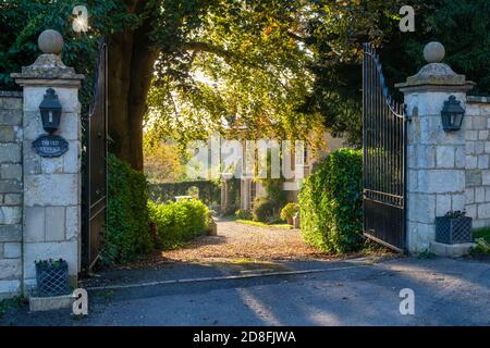 La vieille vicarge en fin d'après-midi lumière d'automne. Sheepscombe, Cotswolds. Gloucestershire, Angleterre Banque D'Images