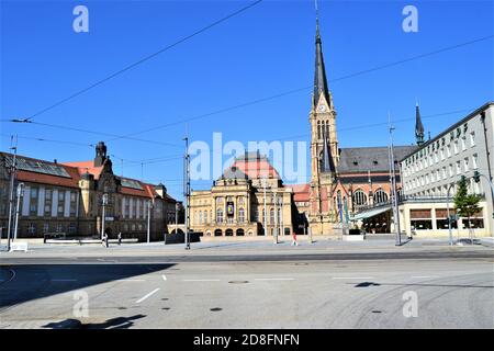 Place du théâtre de la vieille ville de Chemnitz. Allemagne de l'est pendant la journée ensoleillée. Centre de la vieille ville de la place du Théâtre de la ville de Chemnitz. Banque D'Images