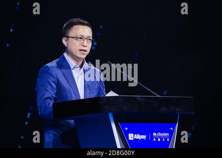 Eric Jing, Directeur général et Président exécutif de Ant Financial Services Group, prononce un discours lors de la CONFÉRENCE ININCLUDE fintech W Banque D'Images