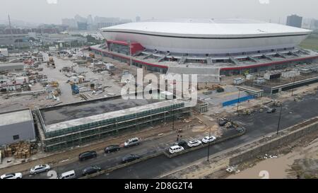 Vue aérienne du stade de football de Pudong où se tiendra le championnat du monde de la Ligue des légendes à Shanghai, en Chine, le 18 septembre 2020. Banque D'Images