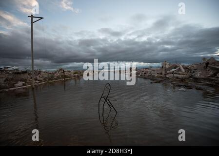 Apocalypse. Au milieu de la ruine par l'inondation. Banque D'Images