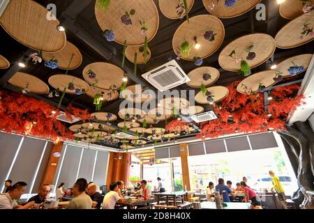 Vue extérieure du restaurant du Pavillon de Chine de l'exposition universelle de Shanghai, à Nanchang, dans la province de Jiangxi, dans l'est de la Chine, 8 septembre 2020. A res Banque D'Images
