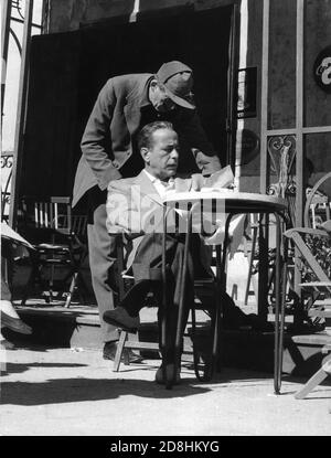 JOHN HUSTON et HUMPHREY BOGART sur place ont fait du franc-faire Ravello en Italie le tournage BAT LE DIABLE 1953 réalisateur JOHN HUSTON roman Claud Cockburn scénario Truman Capote et John Huston Royaume-Uni - Italie - Etats-Unis coproduction Romulus films / cher Film / Santana Pictures Corporation Banque D'Images