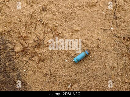 utilisé, carapace de fusil de chasse vide sur la plage, norfolk, angleterre, royaume-uni Banque D'Images