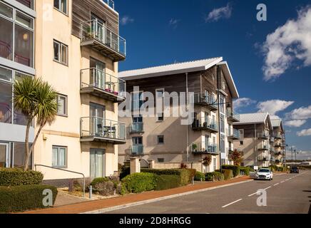 Royaume-Uni, pays de Galles, Glamourgan, Barry, y Rhodfa, logement moderne en front de mer dans la zone des anciens quais Banque D'Images