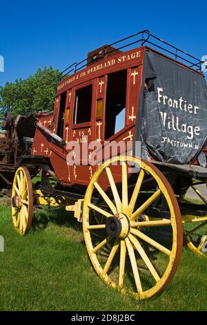 Wagon dans village frontalier, Jamestown, Dakota du Nord, USA Banque D'Images