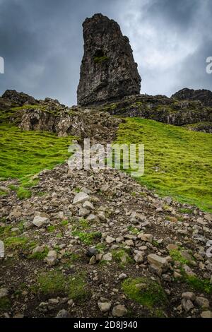 Une formation rocheuse dans le vieux Man de Storr, île de Skye, Écosse Banque D'Images