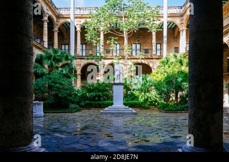 Cour. Palacio de los Capitanes Generales, Casa de gobierno - Palais des capitaines générales, Maison du Gouvernement. Plaza de Armas. La Habana - la HAV Banque D'Images