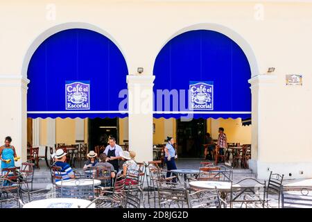 Terrasses de bar. Plaza Vieja - place ancienne. Cuba, Amérique latine et Caraïbes Banque D'Images