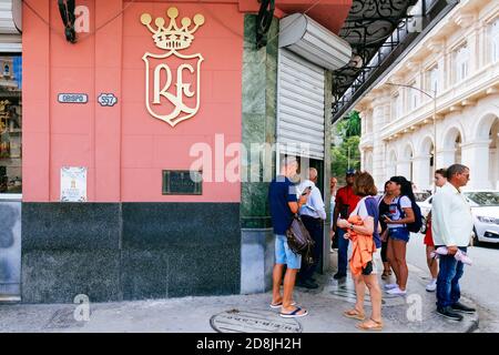 Entrée à El Floridita, lieu pour le cocktail Daiquiri et le bar préféré de Hemingway. La Habana - la Havane, Cuba, Amérique latine et Caraïbes Banque D'Images