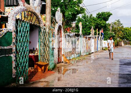 L'artiste Jose Rodriguez Fuster a construit une enclave créative Sa maison qui s'est répandue dans le quartier environnant.Jaimanitas était un econom Banque D'Images