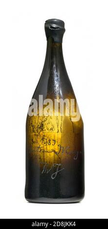 Thomas Jefferson 1787 bouteille de vin blanc photographiée sur un arrière-plan blanc Banque D'Images