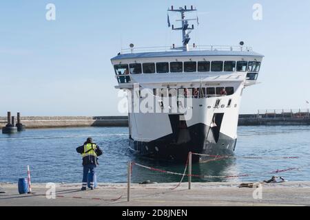 Le ferry de Quiberon à Belle Ile, géré par la Compagnie Oceane, arrivant au Palais, Belle Ile, Bretagne, France Banque D'Images