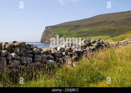 Mur de pierre sèche dans la baie de Rackwick sur l'île de Hoy Orkney Banque D'Images