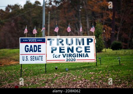 Waynesboro, États-Unis - 27 octobre 2020 : Trump Pence pour l'élection présidentielle de Virginie 2020 signer et voter pour Gade pour l'affiche politique du sénat américain au Banque D'Images