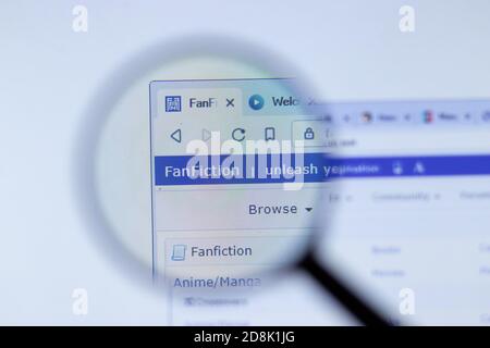 New York, Etats-Unis - 29 septembre 2020 : site de fanfiction avec logo en gros plan, montage illustratif Banque D'Images