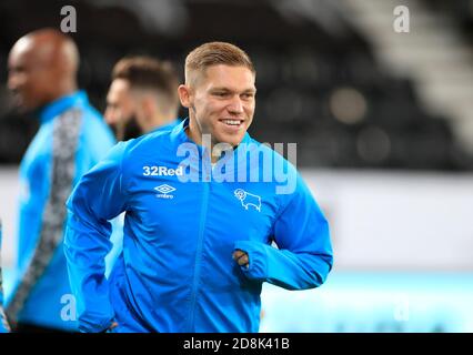 Martyn Waghorn (9) du comté de Derby se réchauffe pour le jeu Banque D'Images