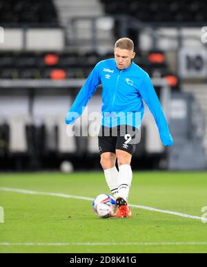 Martyn Waghorn (9) du comté de Derby se réchauffe pour le jeu Banque D'Images