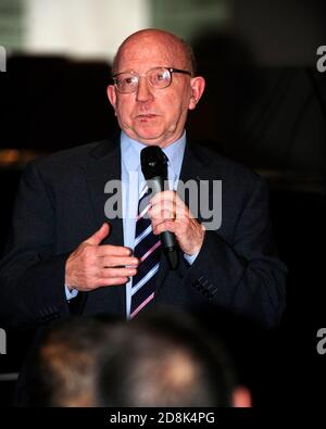 Nobby Stiles s'exprimant lors d'un déjeuner de sportif à Londres. Une de ses dernières apparitions. Banque D'Images