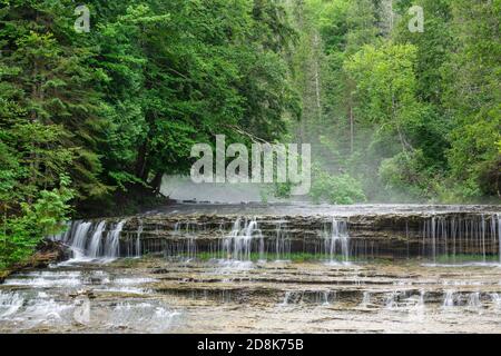 Au train Falls, fin été, près de Munising, Michigan, États-Unis Banque D'Images