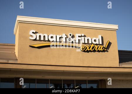 Enseigne extérieure Smart et final Extra Banque D'Images