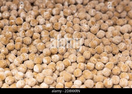 Tas de perles de tapioca de boba fraîchement préparées avant la cuisson. Banque D'Images