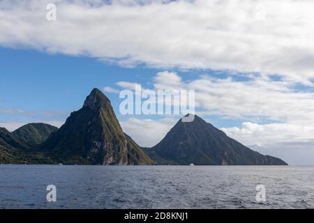 Soufrière, Sainte-Lucie, Antilles - vue sur les Pitons Banque D'Images