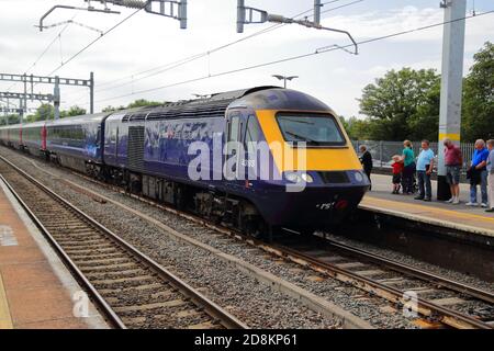 Un premier grand train de voyageurs de classe 43 Diesel de l'Ouest à la gare de Twyford, Berkshire, Royaume-Uni Banque D'Images