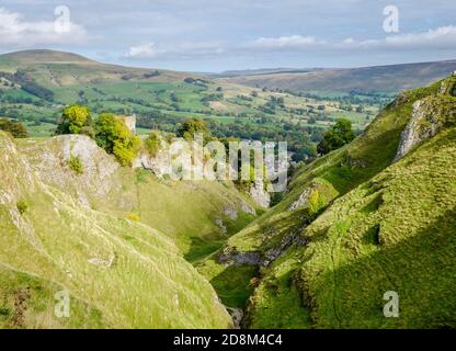 Vue sur Cavedale depuis le haut. Banque D'Images