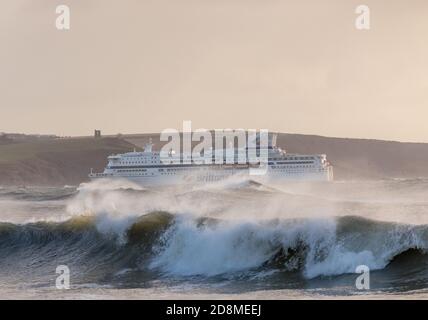 Myrtleville, Cork, Irlande. 31 octobre 2020. Ferry Pont Aven approche du port de Cork et refuge pendant la tempête Aiden à roches point, Co. Cork, Irlande. - crédit; David Creedon / Alamy Live News Banque D'Images