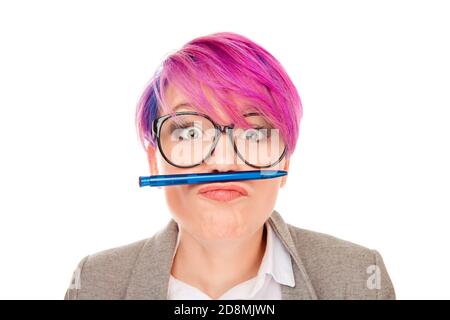 Fou fou surprise s'est demandé femme avec des cheveux roses. L'idée de l'âge de l'adolescence dessiner les gens rêveux concept Portrait mignon doux joli drôle drôle assistant funky tr Banque D'Images