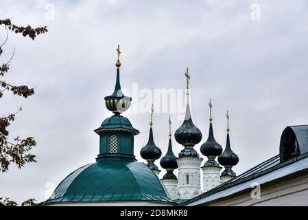 Dômes de l'église orthodoxe à Suzdal, Russie Banque D'Images