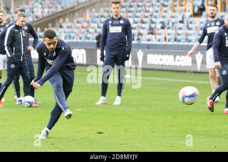 Londres, Royaume-Uni. 31 octobre 2020. Mason Bennett de Millwall se réchauffe lors du match de championnat EFL Sky Bet entre Millwall et Huddersfield Town à la Den, Londres, Angleterre, le 31 octobre 2020. Photo de Ken Sparks. Utilisation éditoriale uniquement, licence requise pour une utilisation commerciale. Aucune utilisation dans les Paris, les jeux ou les publications d'un seul club/ligue/joueur. Crédit : UK Sports pics Ltd/Alay Live News Banque D'Images