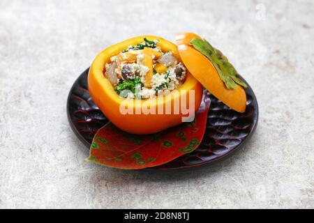 salade de persimmon japonaise avec tofu écrasé, kaki no shiraae Banque D'Images